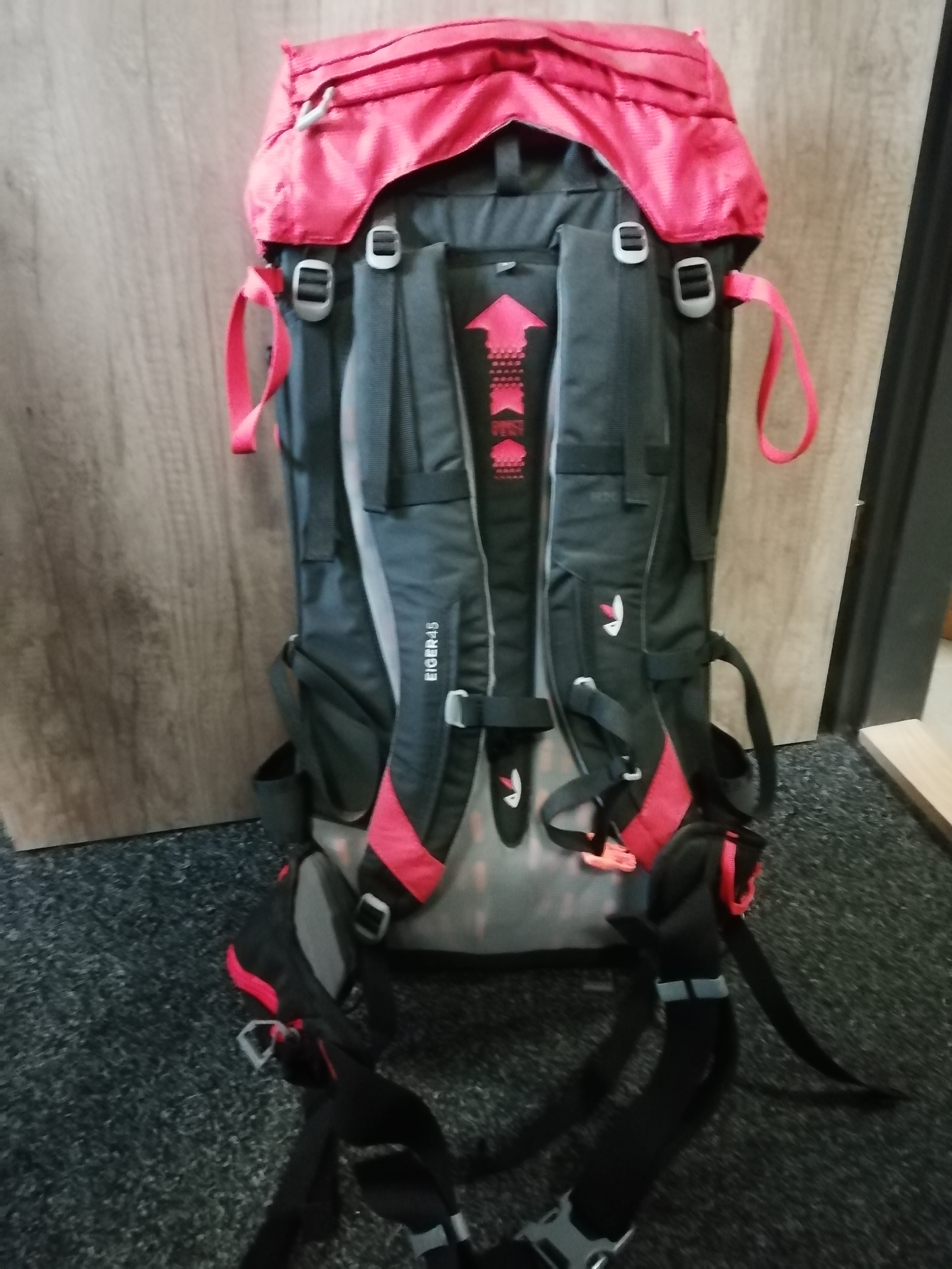 Batoh Eiger 45 l Backpack | Zajo | červeno-černý - AHCentrum.cz
